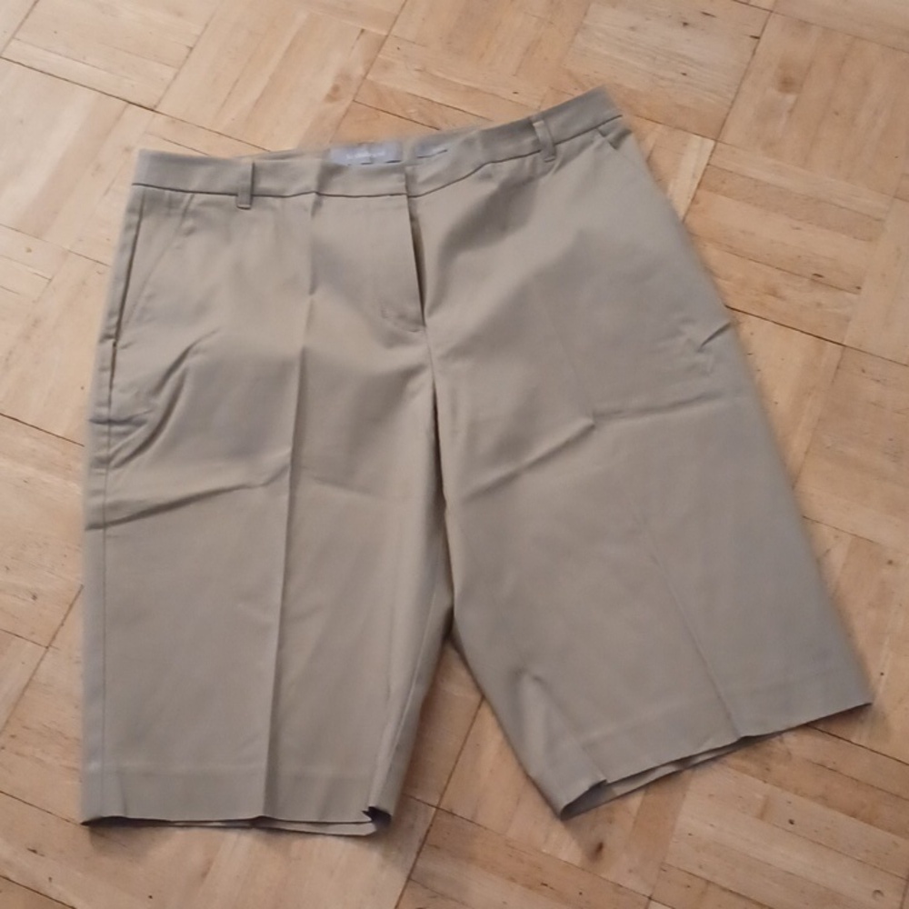 Liz Claiborne shorts women's size 10 tan color